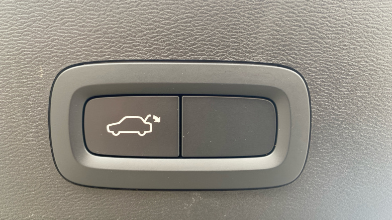 Volvo XC40 2.0 B3P Core 5dr Auto Petrol Estate